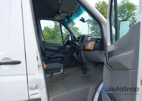 2015 Mercedes-Benz Sprinter 2500 High Roof из США, поврежденный, VIN WD3PE8DB5FP129758